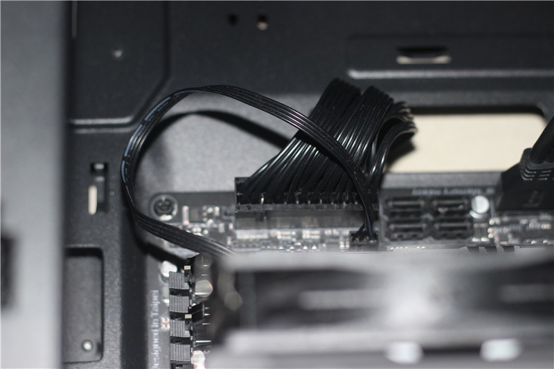 稳定高效、80PLUS白金-Tt钢影650白金电源评测