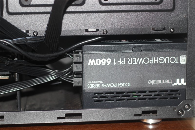 稳定高效、80PLUS白金-Tt钢影650白金电源评测