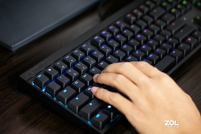 樱桃MX2.0S RGB机械键盘体验：不为信仰而生，内外细节别样丰富
