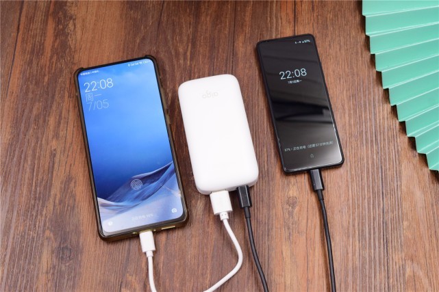 小巧圆润，口袋中的快充小“肥皂”：爱国者aigo充电宝X10P评测