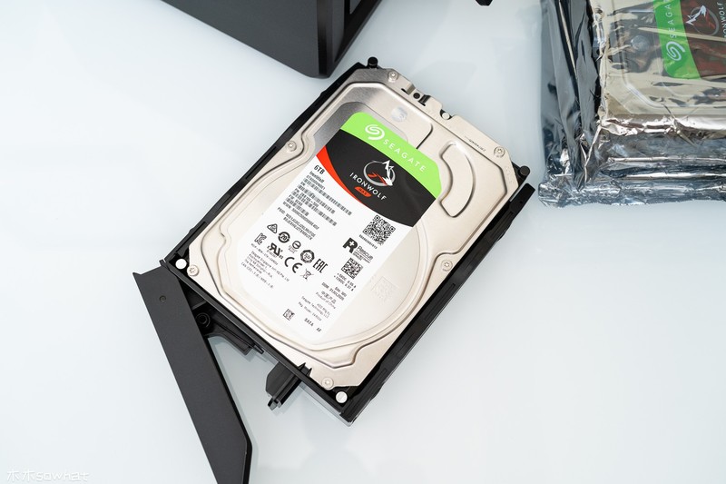 给NAS周全保护,2分钟更换电池，让APC BX650 UPS满血复活