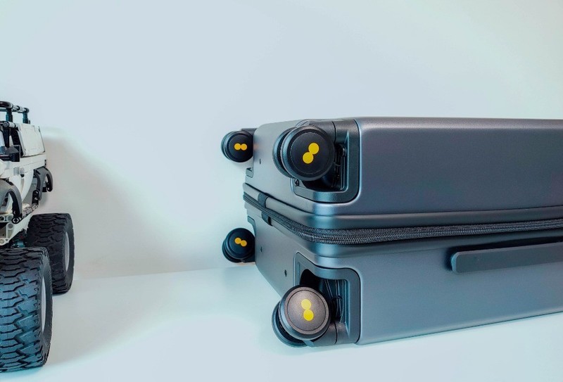 一键开启十秒取物，地平线8号前开口登机箱轻体验：商务人士必备