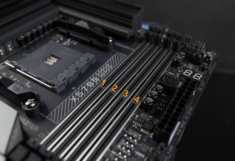 主板不会开XMP性能直接损失30%，小白使用教程来了