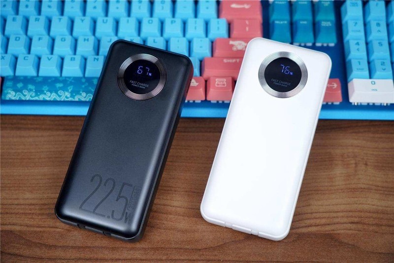 解决未带充电线的痛点，台电E20Pro-K小双辫移动电源，不错！