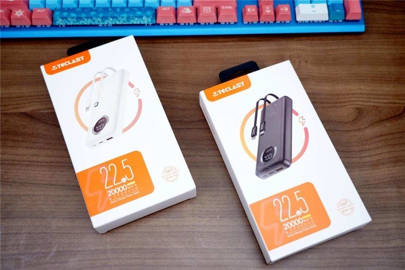 解决未带充电线的痛点，台电E20Pro-K小双辫移动电源，不错！