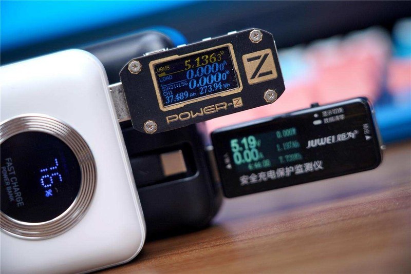 解决未带充电线的痛点，台电E20Pro-K小双辫移动电源，不错！