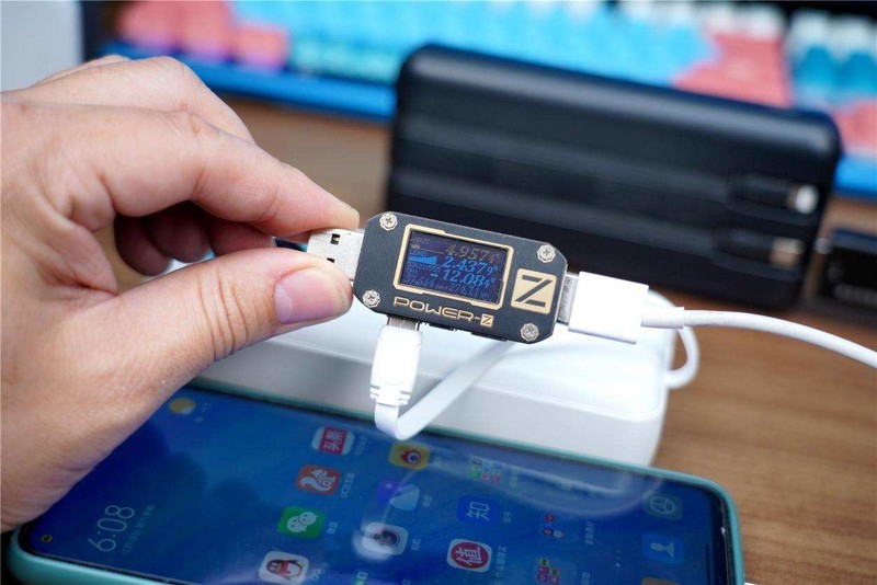 解决未带充电线的痛点，台电E20Pro-K小双辫移动电源，不错！