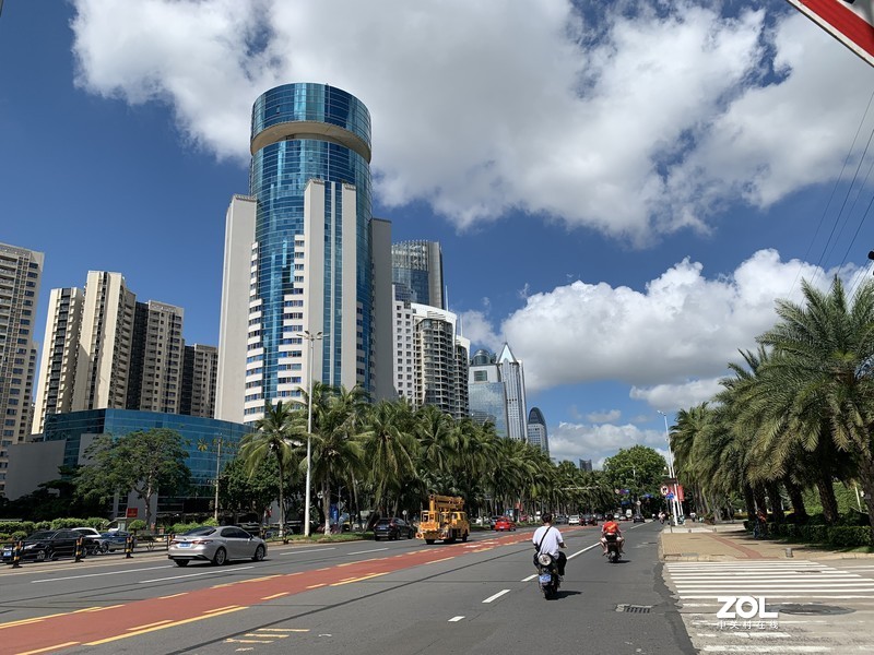 苹果XR拍几张。