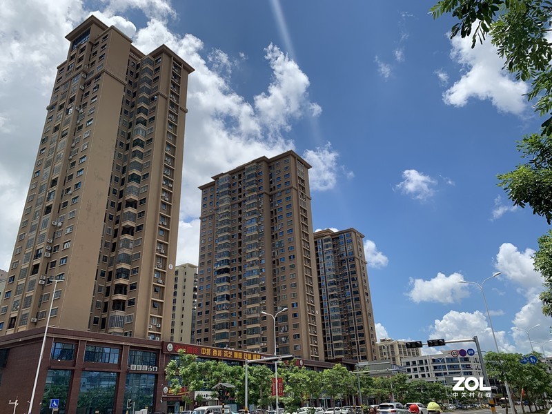 苹果XR拍几张。