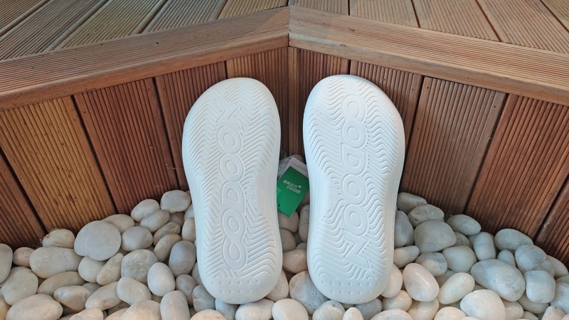 咕咚运动舒缓拖鞋，集轻、柔、弹于一体，穿上它真的不累脚