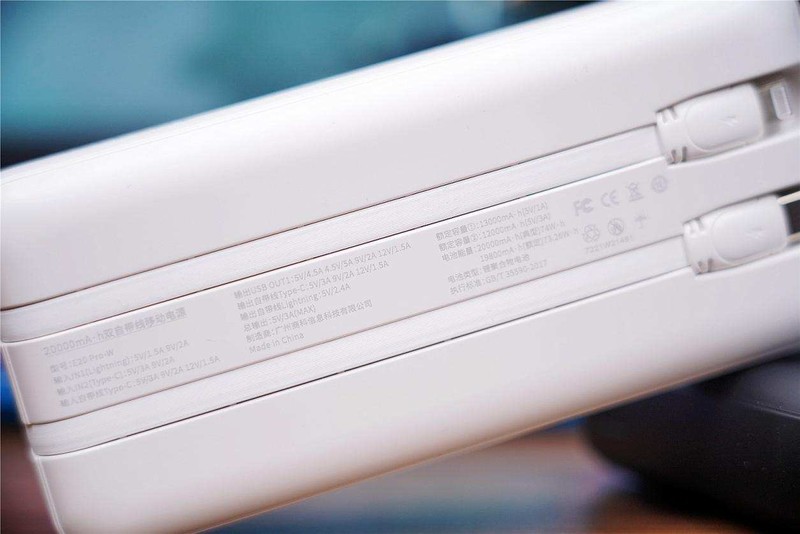 解决未带充电线的痛点，台电E20Pro-K小双辫移动电源，不错！