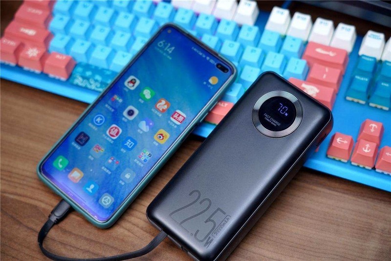 解决未带充电线的痛点，台电E20Pro-K小双辫移动电源，不错！