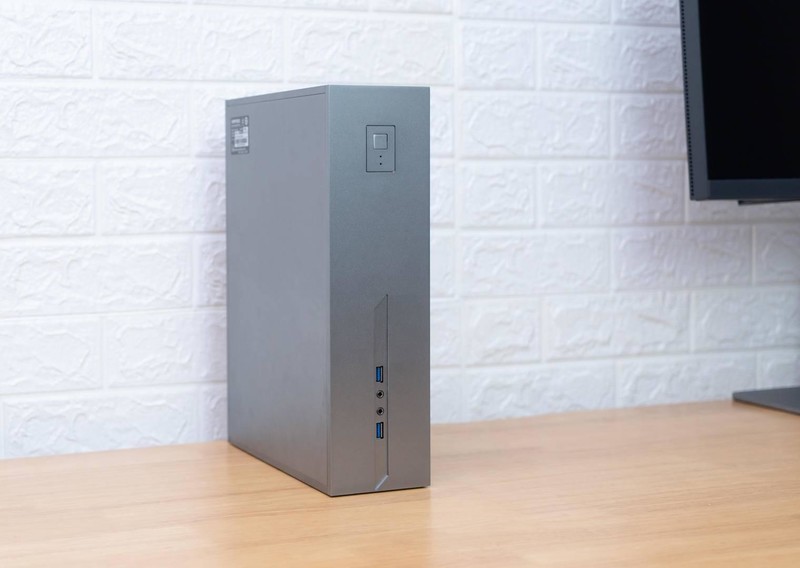 AMD超强APU加持，仅6L的极夜T660S，比DIY还给力