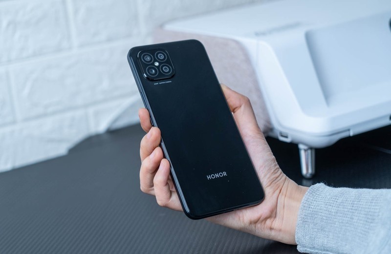 极致手感，66W快充，同价位无敌手，荣耀Play5测评