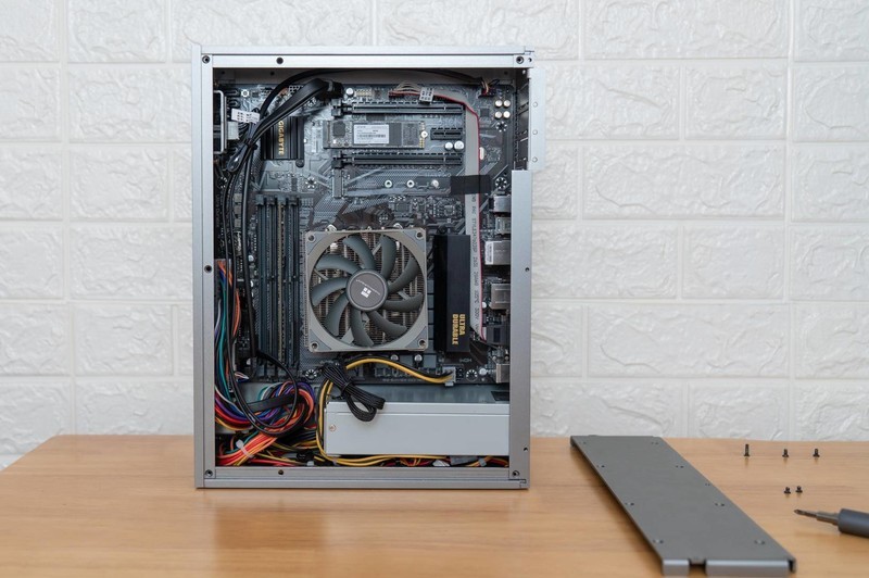 AMD超强APU加持，仅6L的极夜T660S，比DIY还给力