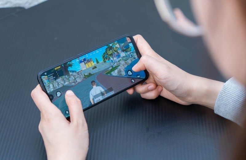 极致手感，66W快充，同价位无敌手，荣耀Play5测评