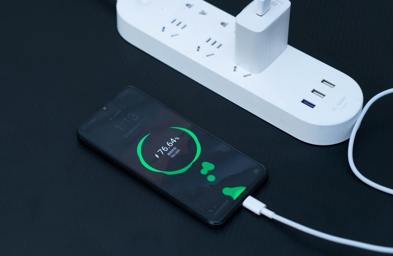 极致手感，66W快充，同价位无敌手，荣耀Play5测评