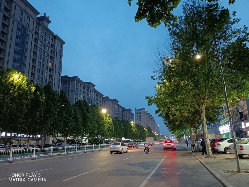 极致手感，66W快充，同价位无敌手，荣耀Play5测评