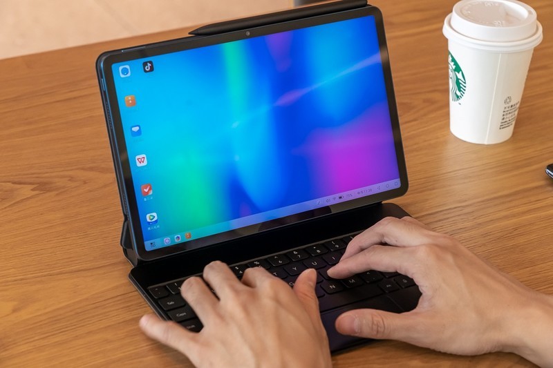 两大重磅配件加持，变身高效生产力工具——荣耀平板V7 Pro体验