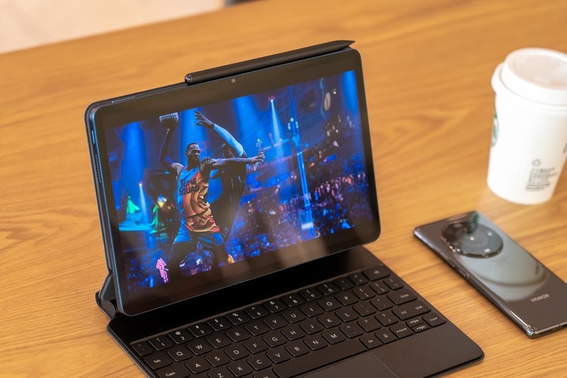 两大重磅配件加持，变身高效生产力工具——荣耀平板V7 Pro体验