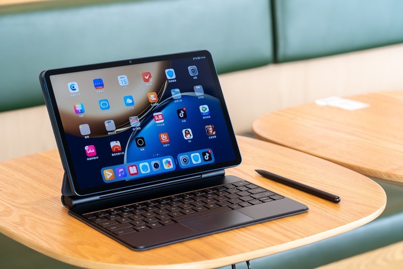 两大重磅配件加持，变身高效生产力工具——荣耀平板V7 Pro体验
