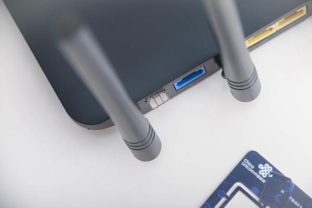 蒲公英X4C无线路由：插卡即用，智能组网，没有宽带再也不愁