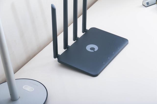 蒲公英X4C无线路由：插卡即用，智能组网，没有宽带再也不愁