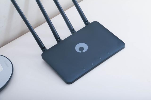 蒲公英X4C无线路由：插卡即用，智能组网，没有宽带再也不愁