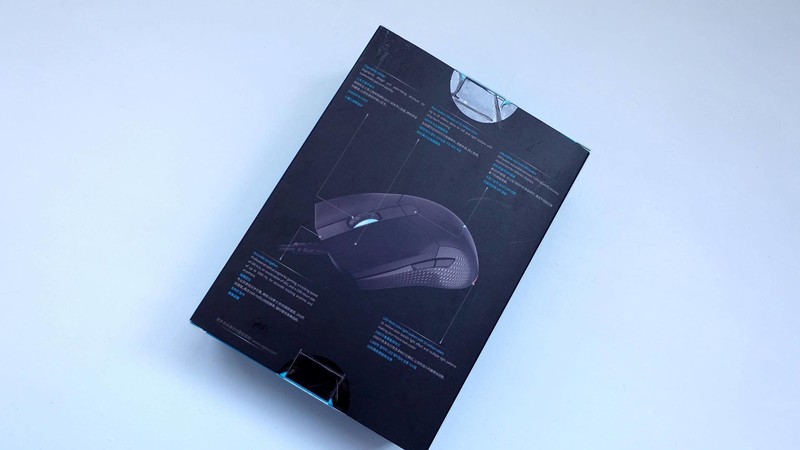 雷柏V30幻彩RGB游戏鼠标体验：曲线饱满，手感舒适