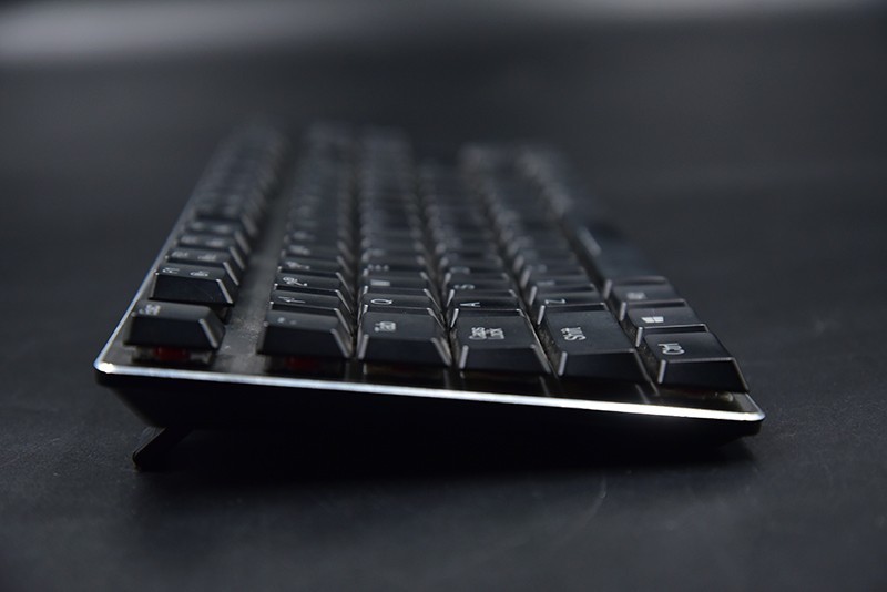 超薄的达尔优EK820机械键盘，到底还能不能打？