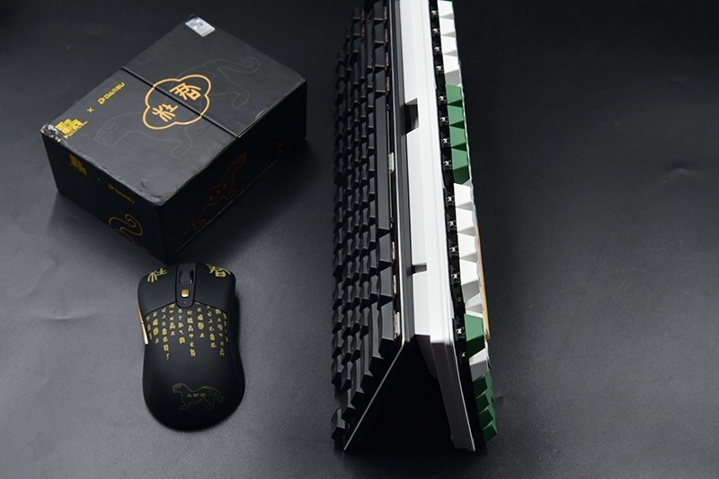 超薄的达尔优EK820机械键盘，到底还能不能打？