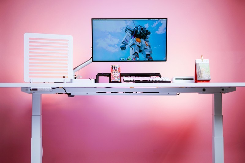 简单易用 坐站交替 极创悠品电动升降桌