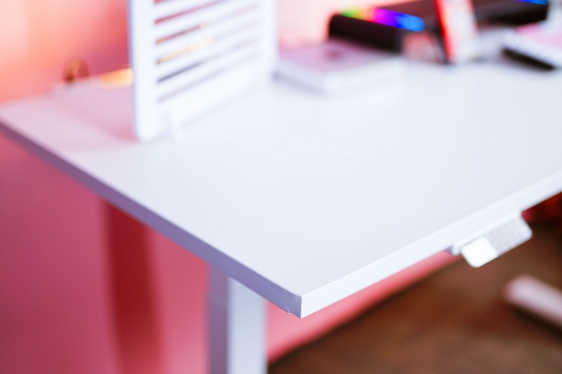 简单易用 坐站交替 极创悠品电动升降桌