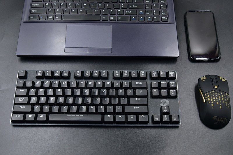 超薄的达尔优EK820机械键盘，到底还能不能打？