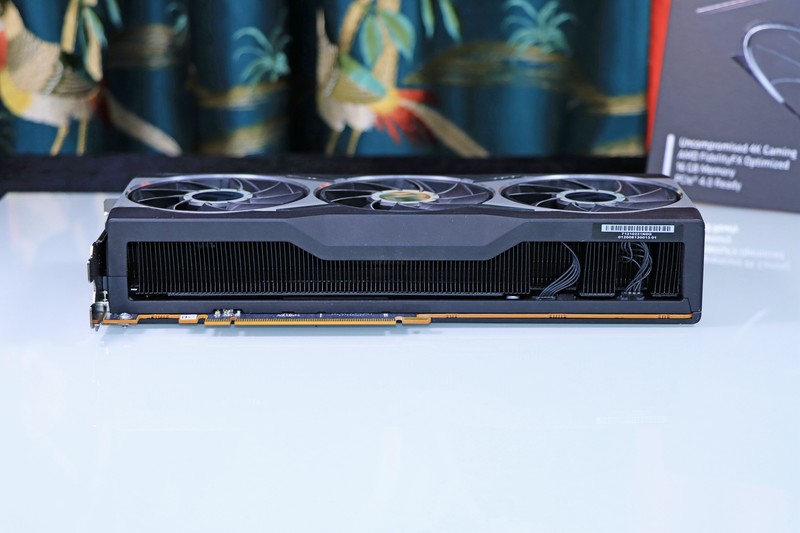 5800X 与 11700K 哪个更适合 CSGO 这一类对抗性较高的游戏呢？