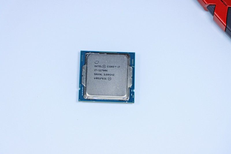 5800X 与 11700K 哪个更适合 CSGO 这一类对抗性较高的游戏呢？
