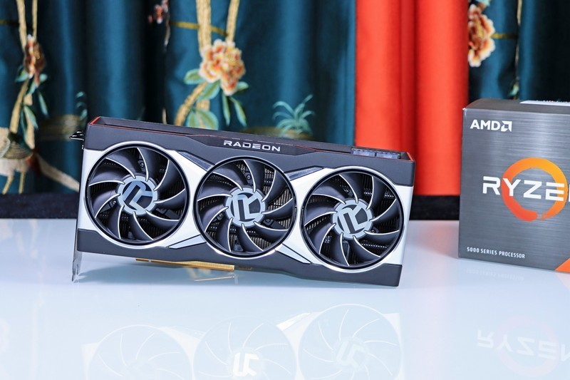 5800X 与 11700K 哪个更适合 CSGO 这一类对抗性较高的游戏呢？