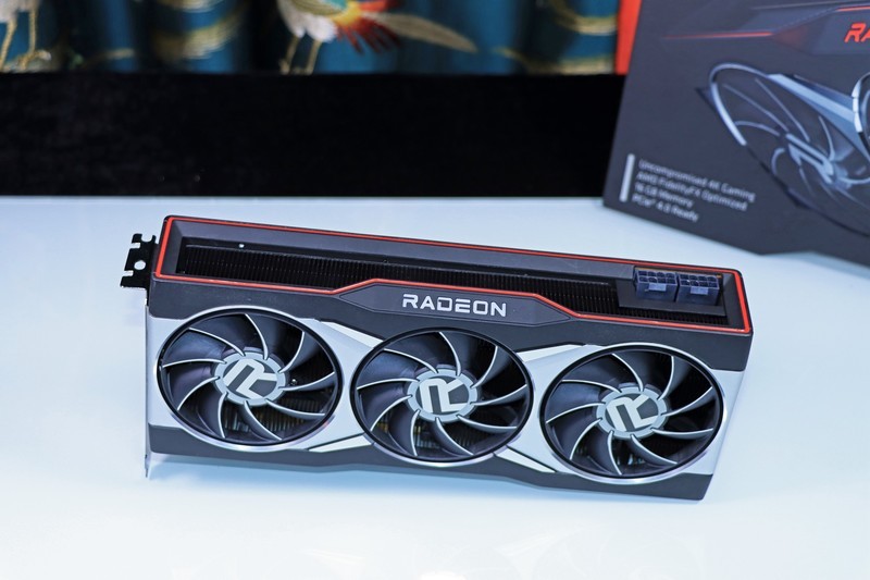 5800X 与 11700K 哪个更适合 CSGO 这一类对抗性较高的游戏呢？