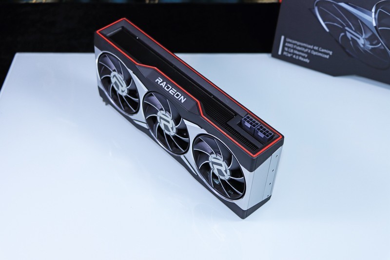 5800X 与 11700K 哪个更适合 CSGO 这一类对抗性较高的游戏呢？