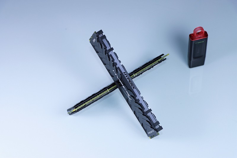 5800X 与 11700K 哪个更适合 CSGO 这一类对抗性较高的游戏呢？