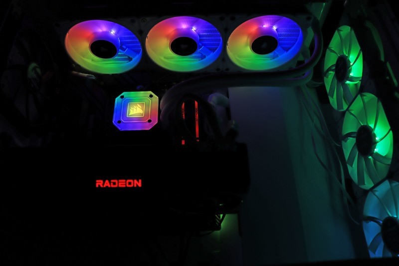 5800X 与 11700K 哪个更适合 CSGO 这一类对抗性较高的游戏呢？