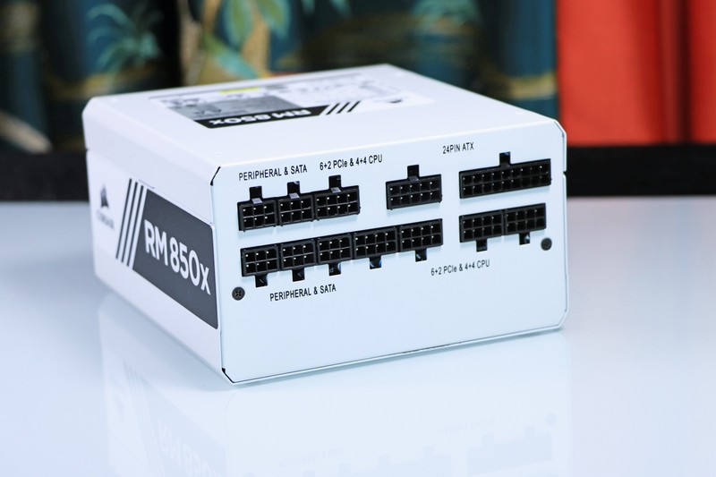 5800X 与 11700K 哪个更适合 CSGO 这一类对抗性较高的游戏呢？