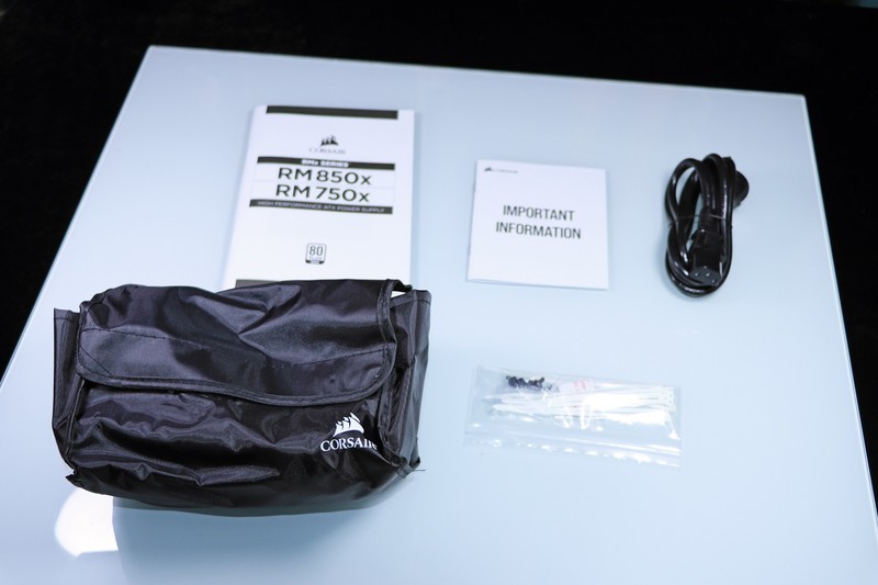 5800X 与 11700K 哪个更适合 CSGO 这一类对抗性较高的游戏呢？