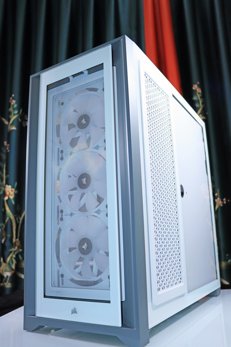 5800X 与 11700K 哪个更适合 CSGO 这一类对抗性较高的游戏呢？