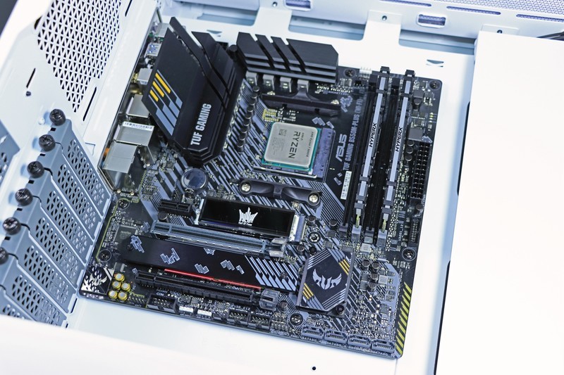 5800X 与 11700K 哪个更适合 CSGO 这一类对抗性较高的游戏呢？