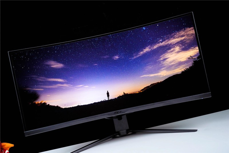 34英寸，21:9屏幕比例，还有高刷，这款微星MPG 343CQR电竞显示器真不错！