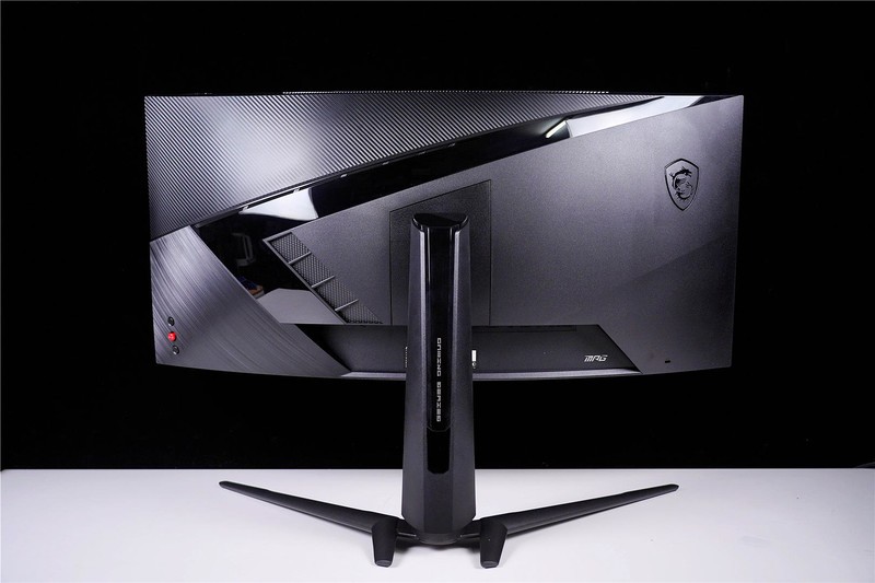 34英寸，21:9屏幕比例，还有高刷，这款微星MPG 343CQR电竞显示器真不错！