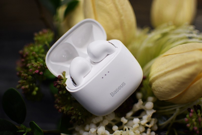 双通道低延迟 Baseus Bowie E8半入耳式蓝牙耳机