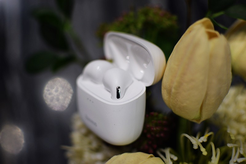 双通道低延迟 Baseus Bowie E8半入耳式蓝牙耳机