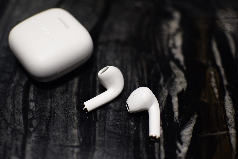 双通道低延迟 Baseus Bowie E8半入耳式蓝牙耳机